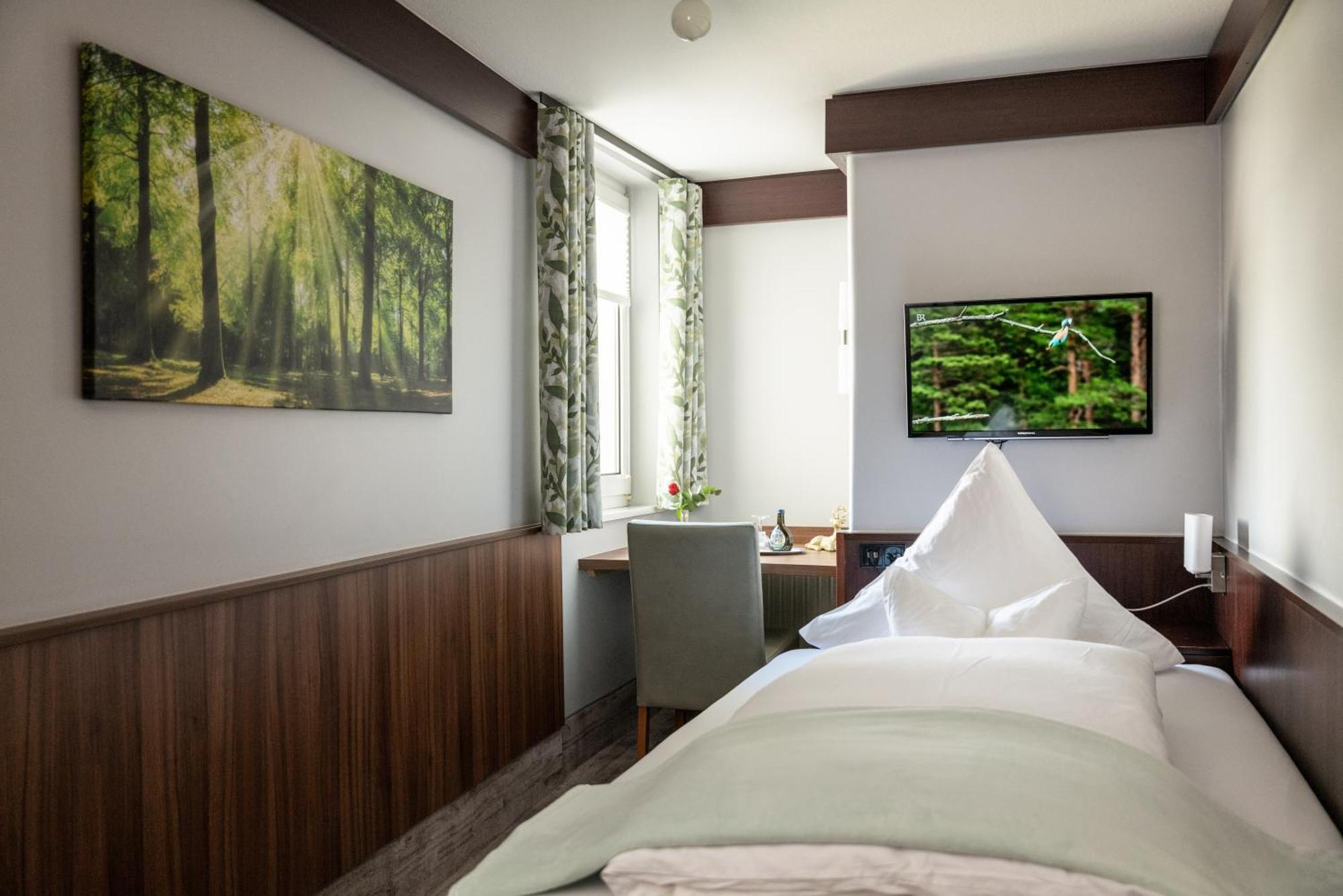 Hotel Goldener Hirsch Байройт Екстериор снимка